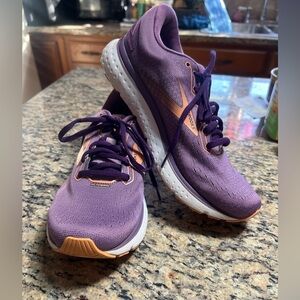 Brooks women’s Glycerin 18 running shoes purple and rose gold size 9.5
